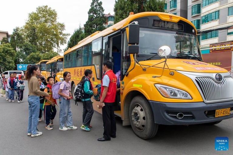 Tài xế lái xe đưa đón ở Trung Quốc phải tham gia những buổi diễn tập và đào tạo để nâng cao nhận thức về an toàn khi lái xe. Ảnh: Xinhua.