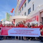 Agribank hỗ trợ khách hàng thu thập sinh trắc học tại quầy giao dịch