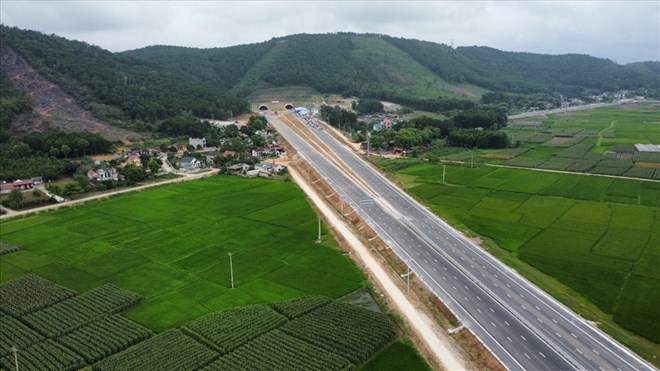 Dự báo doanh nghiệp trúng đậm nhờ cao tốc Bắc Nam và sân bay Long Thành