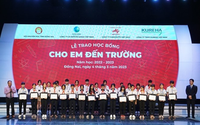 400 học sinh nhận học bổng Cho em đến trường lần thứ 19