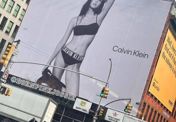 Jennie (Blackpink) gây bão trong chiến dịch mới của Calvin Klein