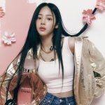 Jennie (Blackpink) dự show Chanel bất chấp vết thương trên mặt