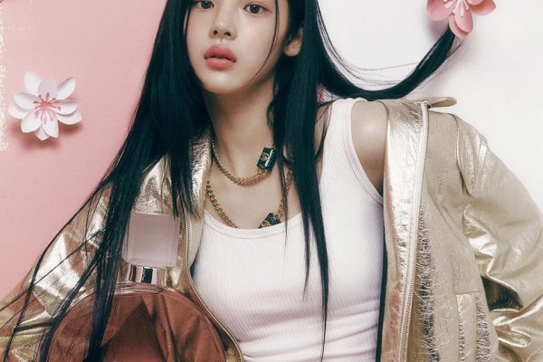 Jennie (Blackpink) dự show Chanel bất chấp vết thương trên mặt