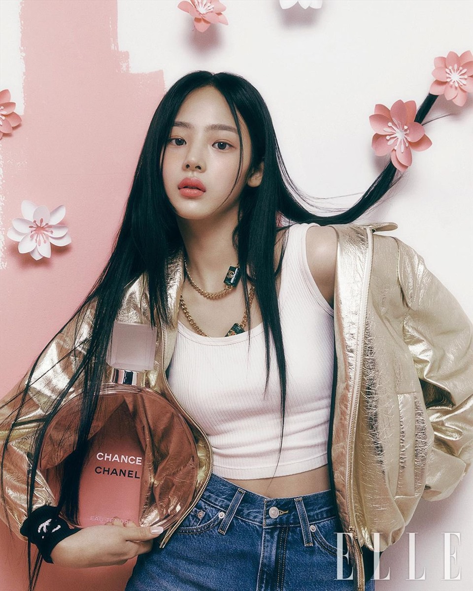 Jennie (Blackpink) dự show Chanel bất chấp vết thương trên mặt