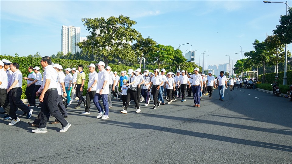 Hơn 2.000 người tham dự chương trình Đi bộ Đồng hành Vì người nghèo lần I năm 2022 - Ảnh: BV