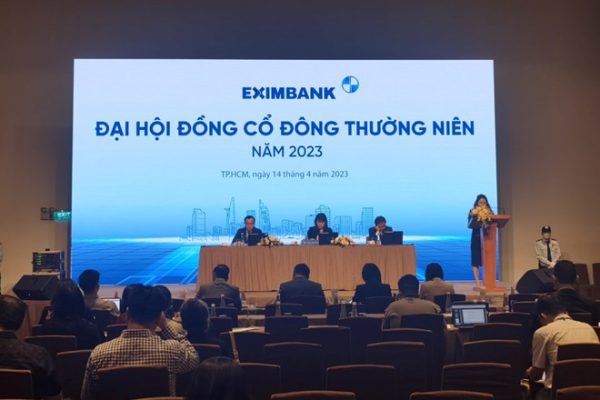 Eximbank vẫn chưa dẹp yên “cuộc chiến quyền lực”, mất nhiều hơn được