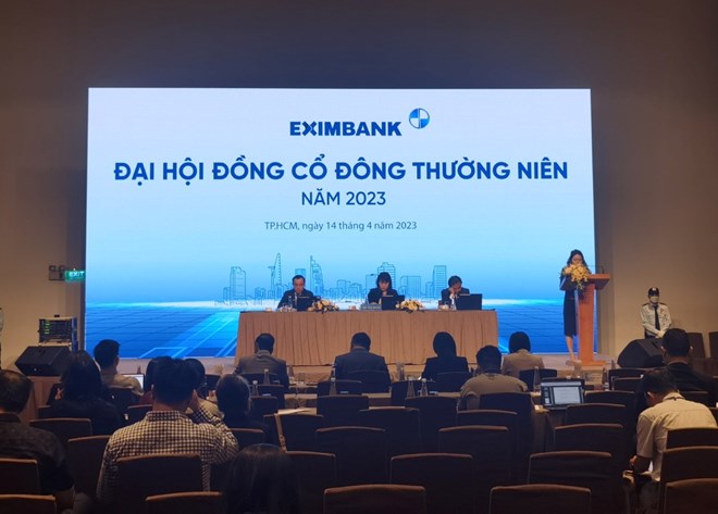 Eximbank vẫn chưa dẹp yên “cuộc chiến quyền lực”, mất nhiều hơn được