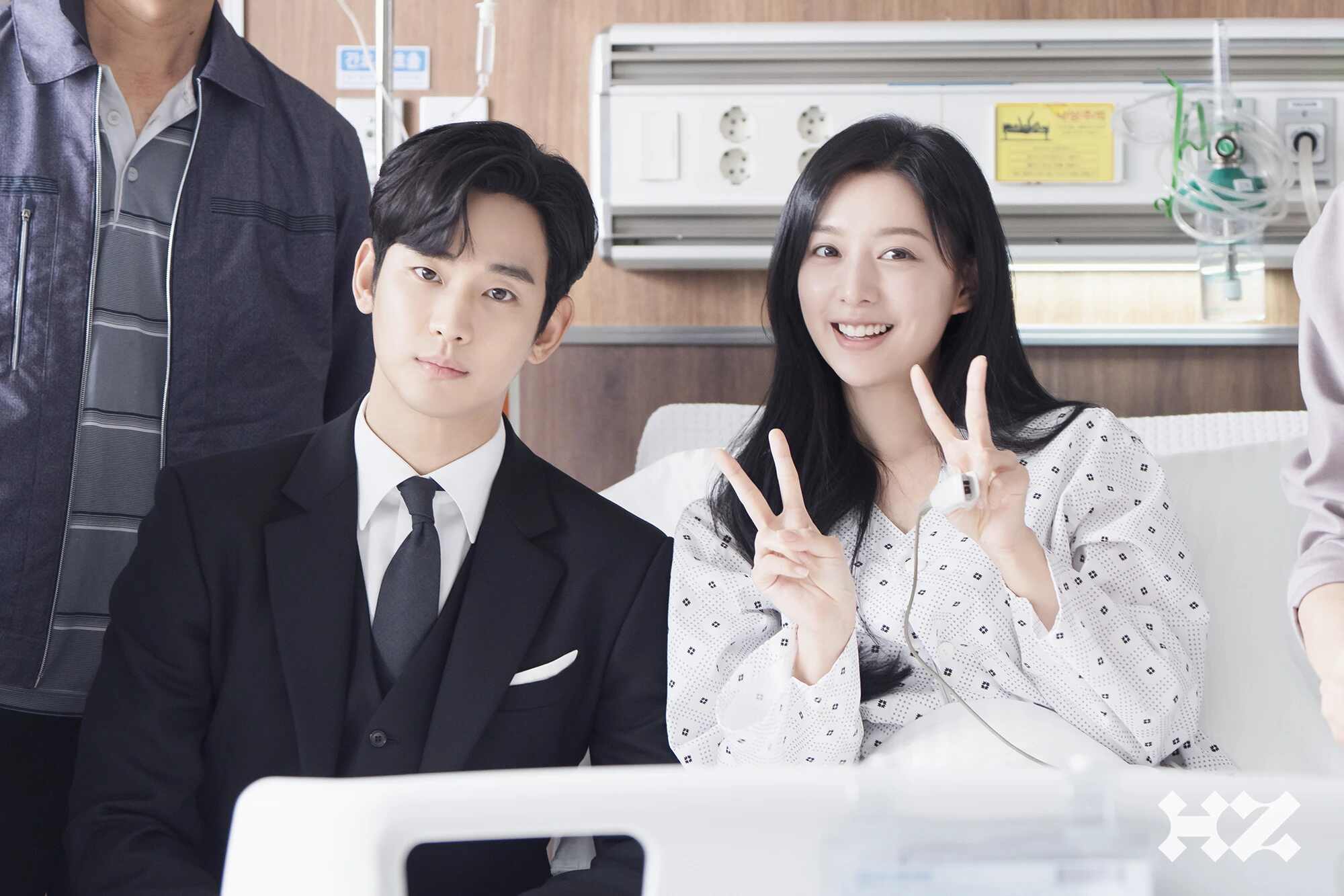 “Nữ hoàng nước mắt” do Kim Ji Won và Kim Soo Hyun thủ vai có rating cao kỷ lục