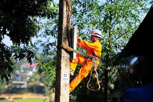 EVN phải trả hơn 50 tỉ đồng/ngày tiền lãi vay, góp phần đẩy lỗ sau thuế lên cao kỷ lục