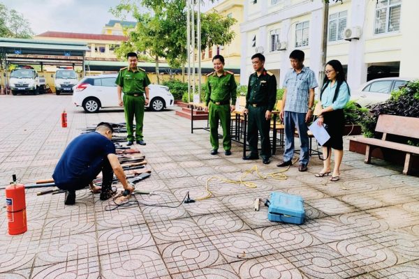 Tiêu hủy số lượng lớn súng, đạn, công cụ hỗ trợ