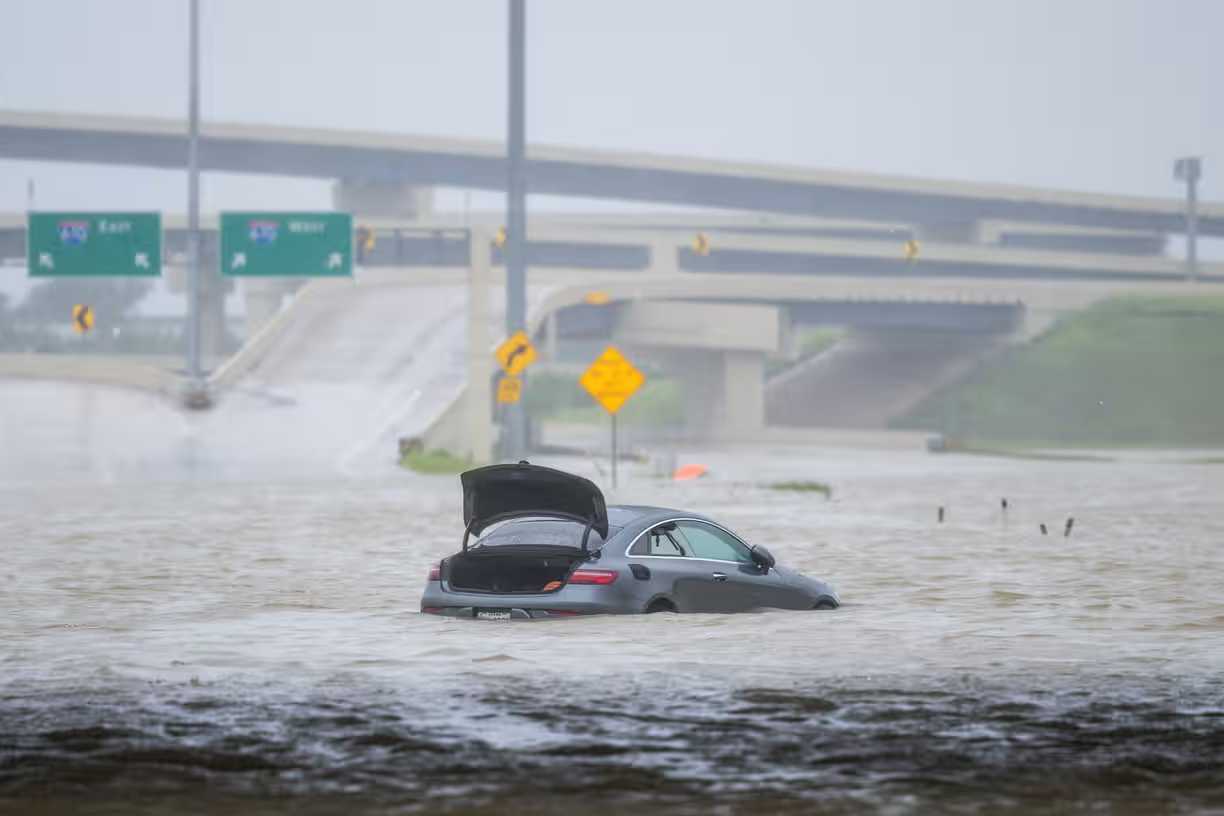 Nước lũ trên đường cao tốc sau khi bão Beryl quét qua Houston (Mỹ) ngày 8.7.2024. Ảnh chụp màn hình