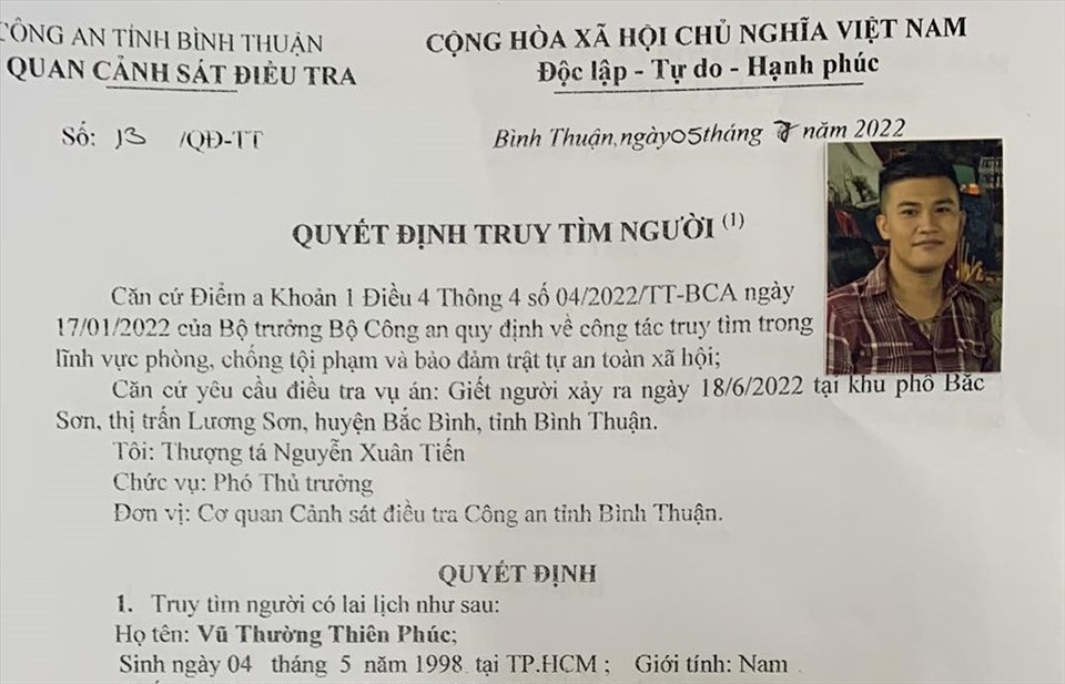 Quyết định truy tìm kèm ảnh đối tượng Vũ Thường Thiên Phúc. Ảnh: CA