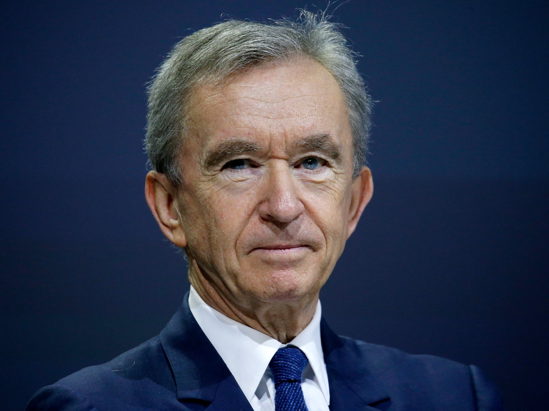 Bernard Arnault là Chủ tịch và Giám đốc điều hành (CEO) của nhà sản xuất hàng xa xỉ lớn nhất thế giới LVMH. LVMH là tập đoàn hàng đầu thế giới về xa xỉ phẩm với 70 thương hiệu cao cấp cùng khoảng 4.000 nhà bán lẻ, hoạt động trong 6 lĩnh vực nổi bật. Ảnh: ST