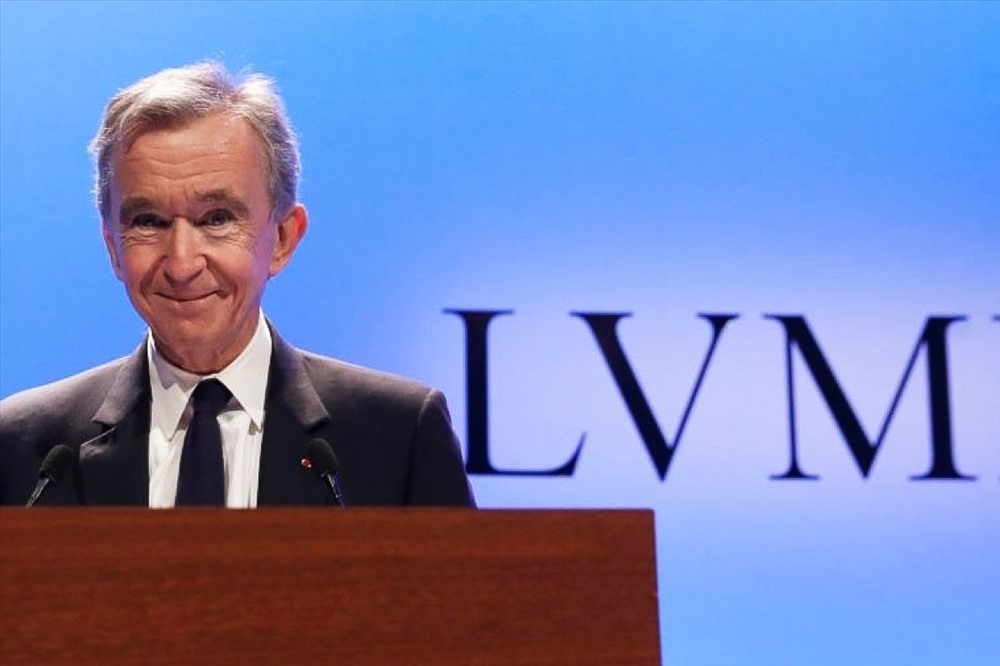 Bernard Arnault là Chủ tịch và Giám đốc điều hành (CEO) của nhà sản xuất hàng xa xỉ lớn nhất thế giới LVMH. LVMH là tập đoàn hàng đầu thế giới về xa xỉ phẩm với 70 thương hiệu cao cấp cùng khoảng 4.000 nhà bán lẻ, hoạt động trong 6 lĩnh vực nổi bật. Ảnh: SCMP