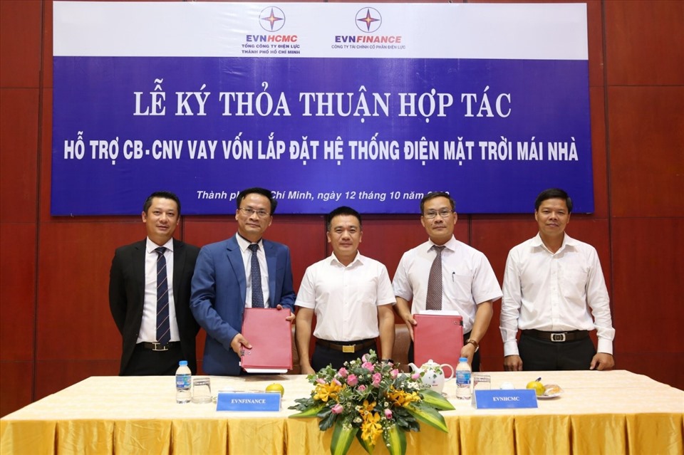 EVNFinance hợp tác toàn diện với EVNHCM trong việc cung cấp giải pháp tài chính lắp đặt ĐMTMN tới CBCNV ngành điện