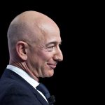 Jeff Bezos, cậu bé lật bánh mì và câu chuyện về người giàu nhất hành tinh