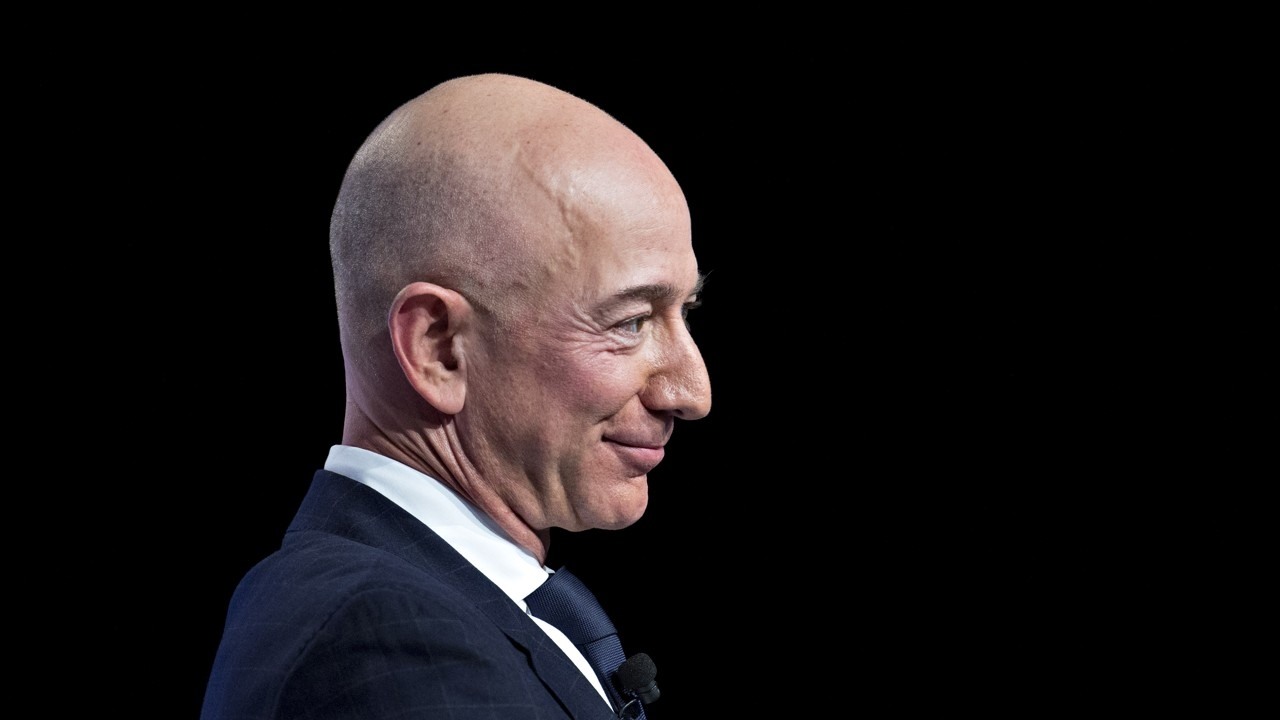 Jeff Bezos, cậu bé lật bánh mì và câu chuyện về người giàu nhất hành tinh