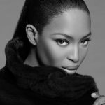 “Báo đen” Naomi Campbell chia sẻ hạnh phúc làm mẹ ở độ tuổi 52