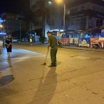 Công an Hà Đông thông tin vụ việc ném chai thuỷ tinh vào người đi đường